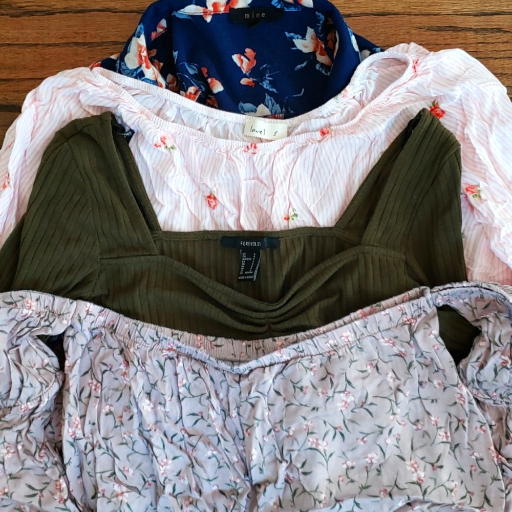 4 Crop Tops Long Sleeve Size Small